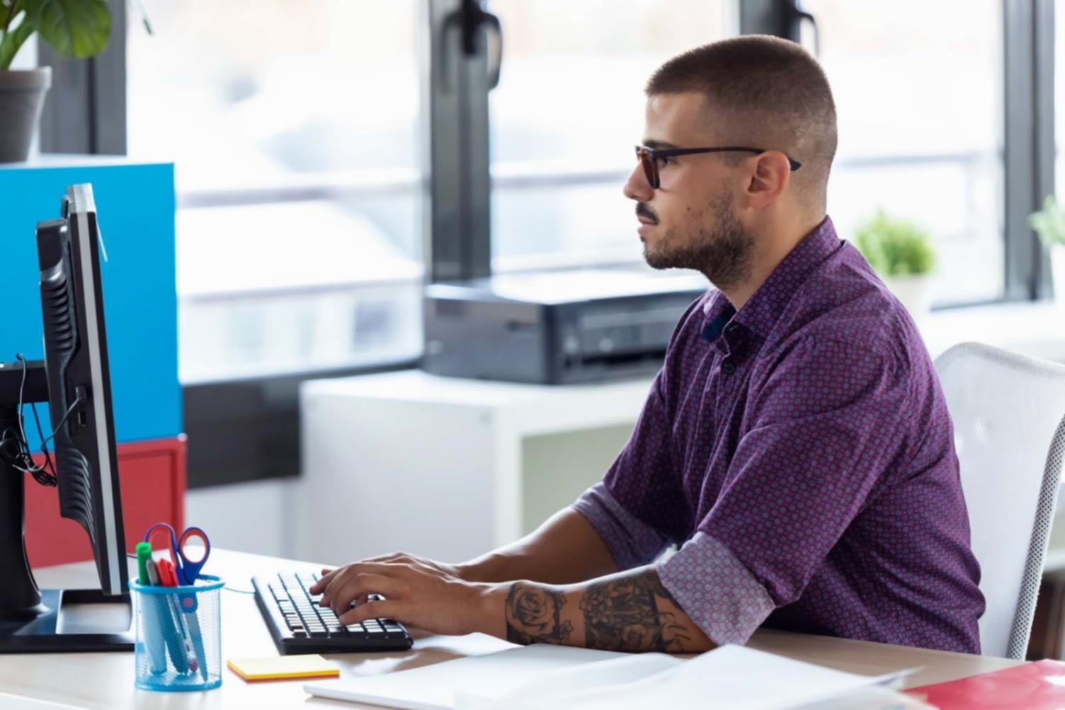 Équipe d'analyse SEO en action